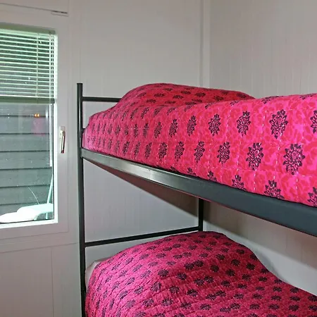 Cozy Holiday In Near Lake Hébergement de vacances *