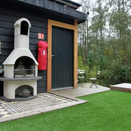 Cozy Holiday In Near Lake Hébergement de vacances *