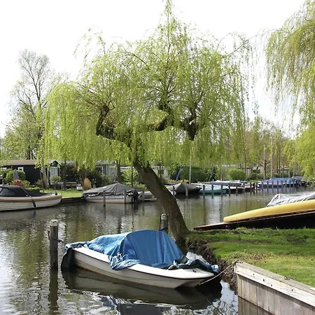 Cozy Holiday In Near Lake Hébergement de vacances
