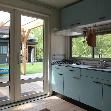 Cozy Holiday In Near Lake Hébergement de vacances